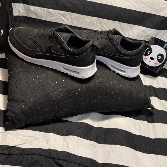 NIKE AIR MAX THEA premium in all black with white soles. No flaws. Women’s 10. - Picture 1 of 16